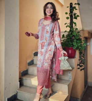 Sehrish Ali Instagram - Eid Mubarak to all of you ✨❤️
From our family to yours 🌙🌙🌙
.
.
.
.
.
.
.
#eid #eidmubarak #ramadan #eidcollection #fashion #love #muslim #pakistan #islam #eiduladha #eidoutfit #instagram #eidaladha #instagood #trending #eidgifts #allah #eidulfitr #bhopal #henna #wedding #quran #india #happyeid #muslimah #mehndi #hajj #india #Sehrishali