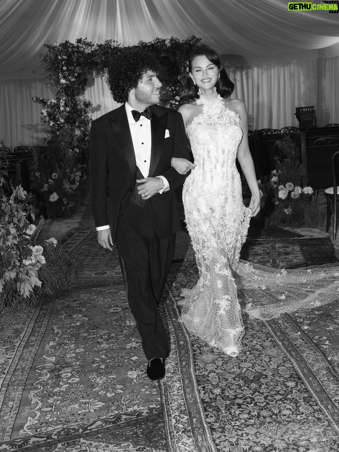 Selena Gomez - 20.4 Million Likes - @ralphlauren 🤍 @itsbennyblanco 🤍 @rarebeauty