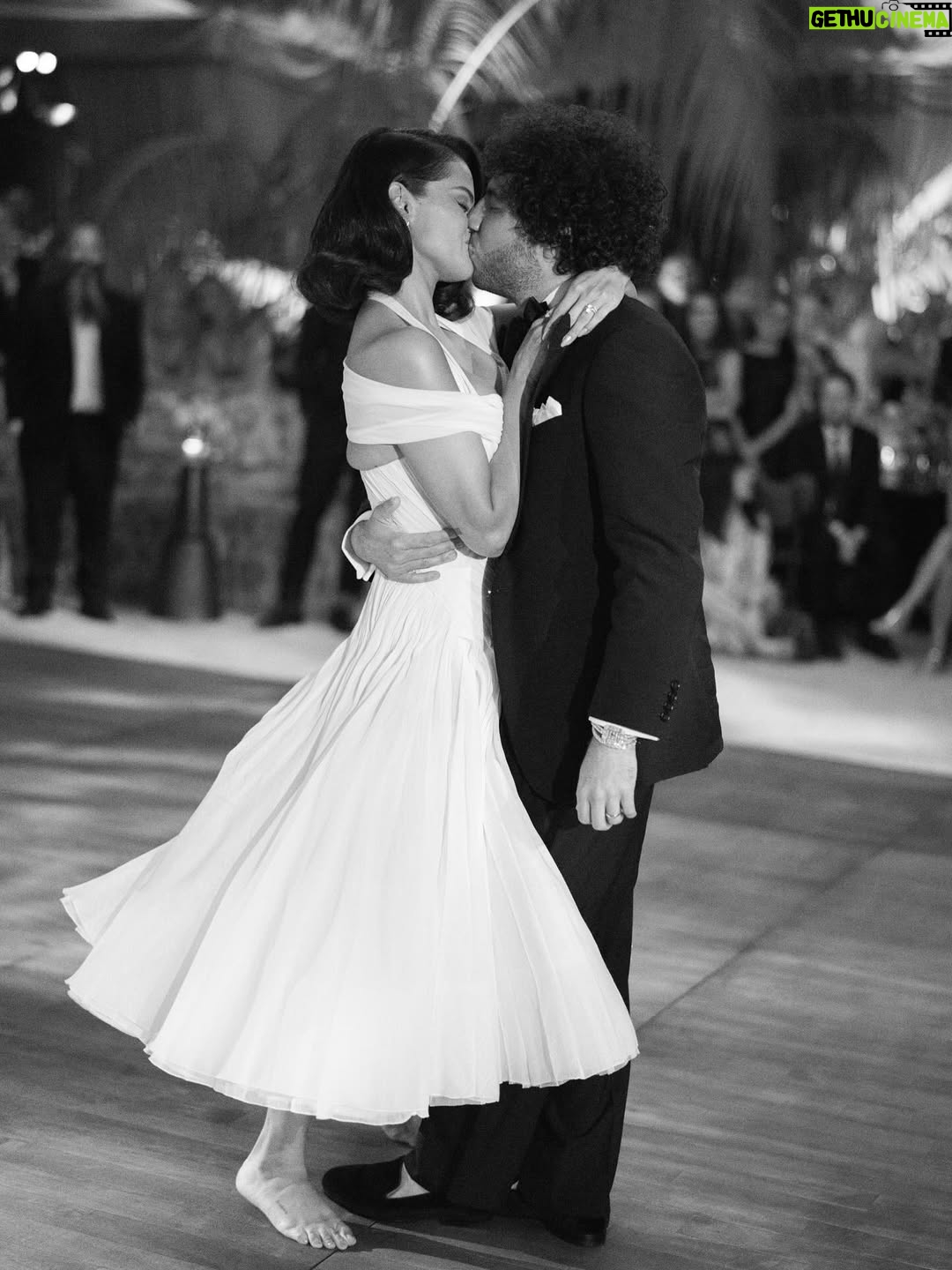 Selena Gomez - 20.4 Million Likes - @ralphlauren 🤍 @itsbennyblanco 🤍 @rarebeauty