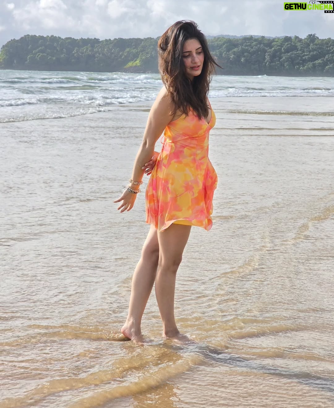 Shagun Sharma - 13.2K Likes - Water baby 💜💜 

Pc : @gandhi_aman_  thanks for clicking goooood pics for the first time ever 🤣🤣🤣🤣