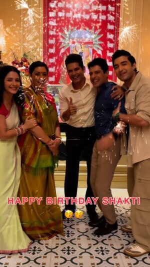 Shagun Sharma Instagram - It's not everyday you meet a group of actors who not only bring make believe relationships come alive on screen but also create a circle of trust and friendship amongst them . The only fascinating part of this circle - it was made 25 years ago & continues to grow. In this circle we celebrate , irritate , create .. we live as though we truly belong . So amongst those emotions we celebrate today , one of our own .. @shaktianandofficial .. Happy Birthday .. here's to you today and everyday 

Ps - @gandhi_aman_ shot the video while we all got goofy 

@smritiiraniofficial @amarupadhyay_official @gandhi_aman_  @imrohitsuchanti