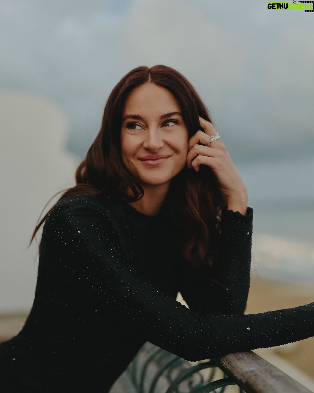 Shailene Woodley - 113.2K Likes - @shailenewoodley wears Armani beauty for her first Venice Film Festival.

Get her look with Luminous Silk Foundation, Luminous Silk Cheek Tint in 50.5, Vertigo Lift Mascara and Lip Power Matte lipstick in shade 112. 

pictures by @virgile.guinard

@labiennale

#Armanibeauty #ArmaniMakeup #BiennaleCinema2025 #Venezia82