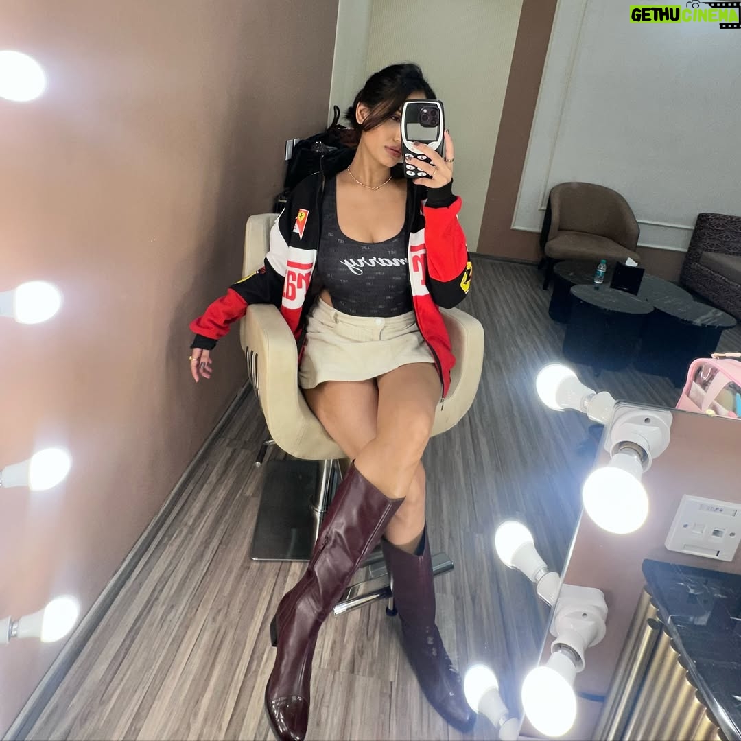 Shailja Mishra - 3 Likes - Jacket - @exotix.in ❤️