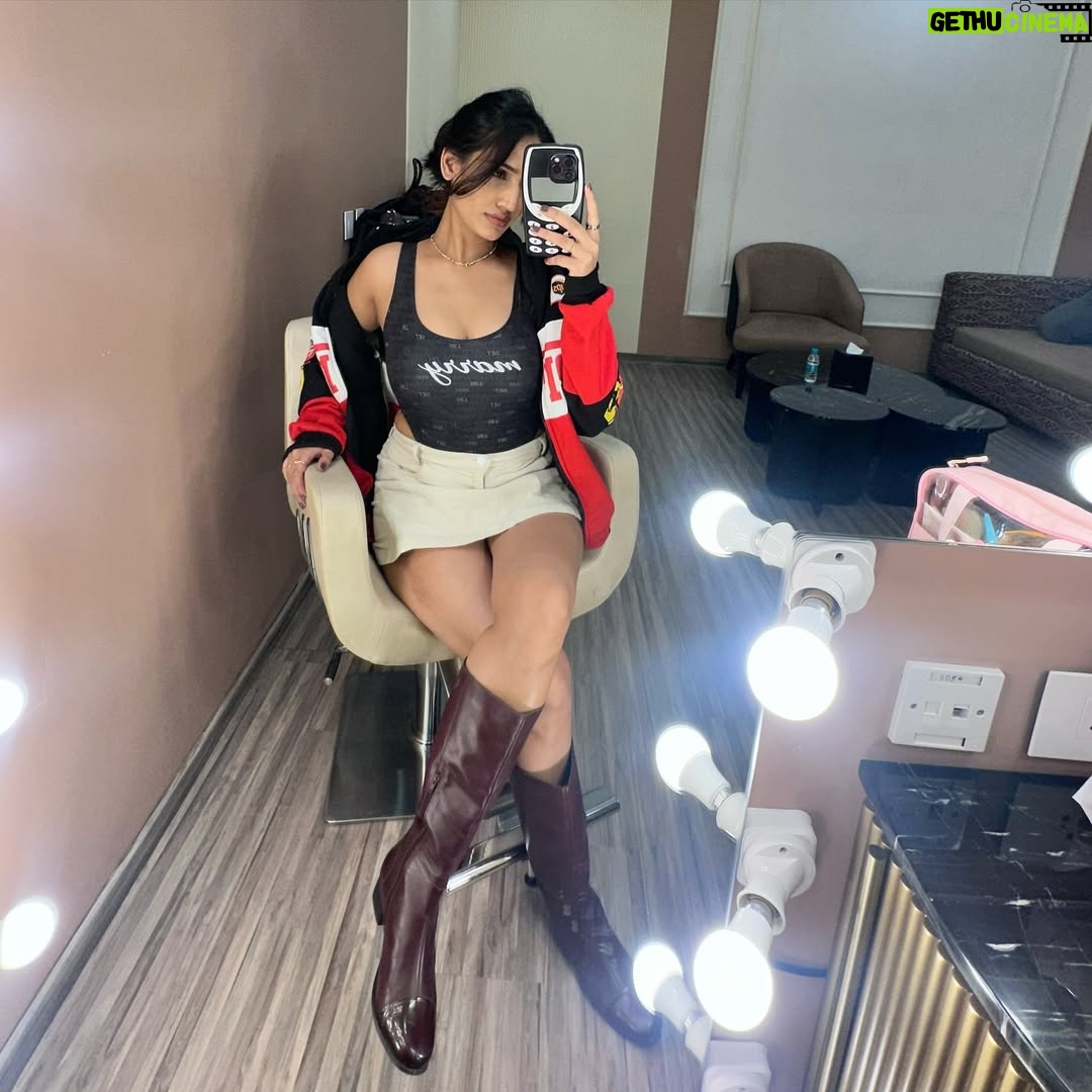 Shailja Mishra - 3 Likes - Jacket - @exotix.in ❤️