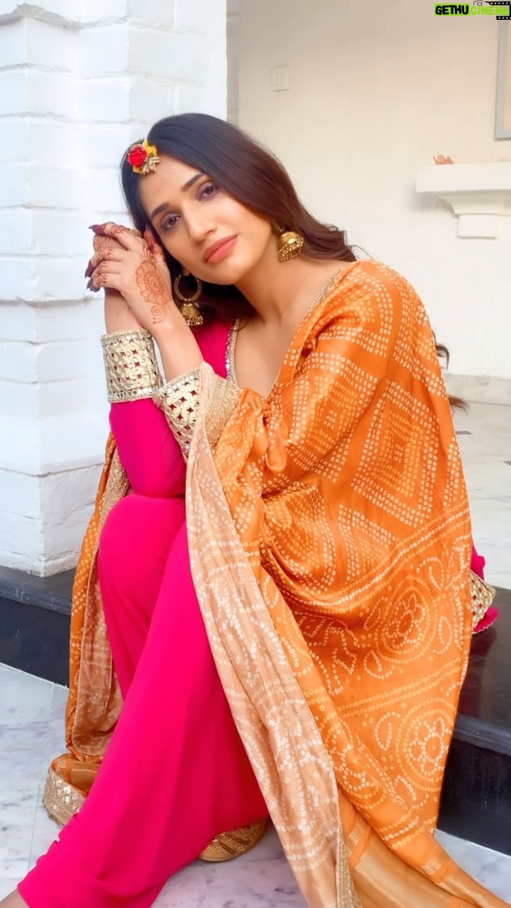 Shailja Mishra - 3 Likes - Hit alert ! 🚨 
Congratulations on this fire track 🎶 
So proud of you @tanyaaak___ @anshul_setia ❤️
