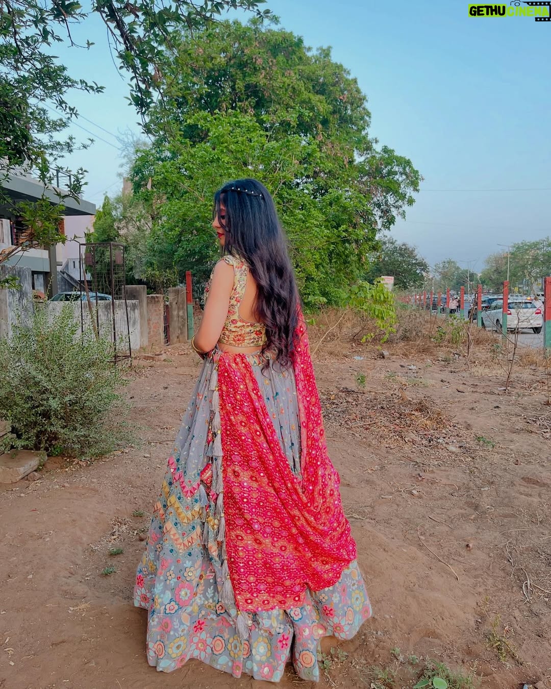 Shailu Mehta - 3 Likes - 💓🖤💓

.

.

#sparshkipranshi😘♥️ #snappylovers👻💕 #fashionable #fashionista #weddingvibe