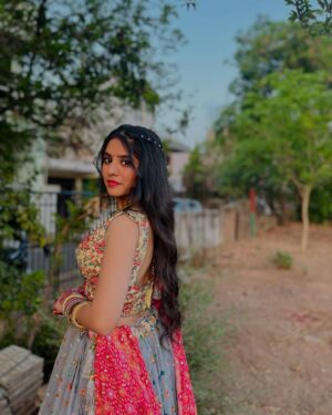 Shailu Mehta Instagram - 💓🖤💓
.
.
#sparshkipranshi😘♥️ #snappylovers👻💕 #fashionable #fashionista #weddingvibe