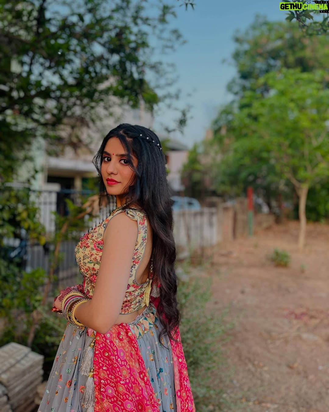 Shailu Mehta - 3 Likes - 💓🖤💓

.

.

#sparshkipranshi😘♥️ #snappylovers👻💕 #fashionable #fashionista #weddingvibe