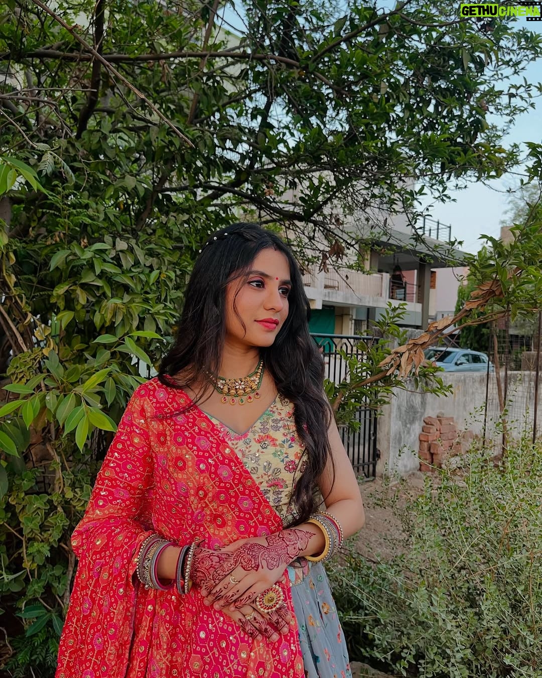 Shailu Mehta - 3 Likes - 💓🖤💓

.

.

#sparshkipranshi😘♥️ #snappylovers👻💕 #fashionable #fashionista #weddingvibe