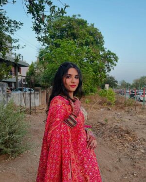 Shailu Mehta Instagram - 💓🖤💓
.
.
#sparshkipranshi😘♥️ #snappylovers👻💕 #fashionable #fashionista #weddingvibe