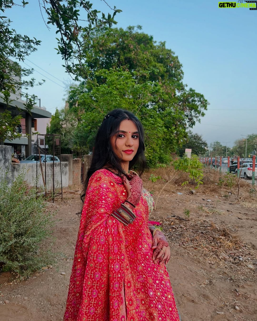 Shailu Mehta - 3 Likes - 💓🖤💓

.

.

#sparshkipranshi😘♥️ #snappylovers👻💕 #fashionable #fashionista #weddingvibe