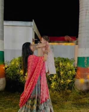 Shailu Mehta Instagram - 💓🖤💓
.
.
#sparshkipranshi😘♥️ #snappylovers👻💕 #fashionable #fashionista #weddingvibe