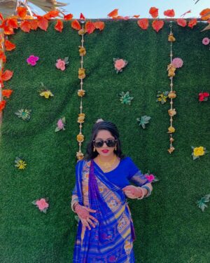 Shailu Mehta Instagram - 💙 In my Patodu era. 💙
.
.
#snappylovers👻💕 #weddingvibe #love #fashiongram #fashionable #fashionblogger #fashionista