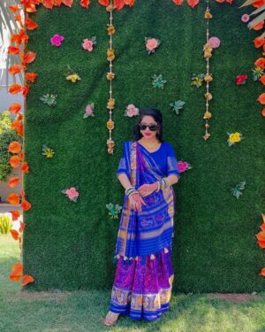 Shailu Mehta Instagram - 💙 In my Patodu era. 💙
.
.
#snappylovers👻💕 #weddingvibe #love #fashiongram #fashionable #fashionblogger #fashionista
