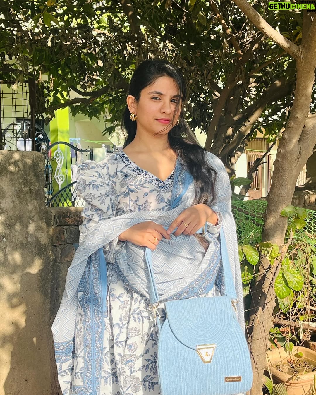 Shailu Mehta - 3 Likes - Sling bag : @goodeezofficial 

.

.

#snappylovers👻💕 #instagood #instafashion #instagram #love