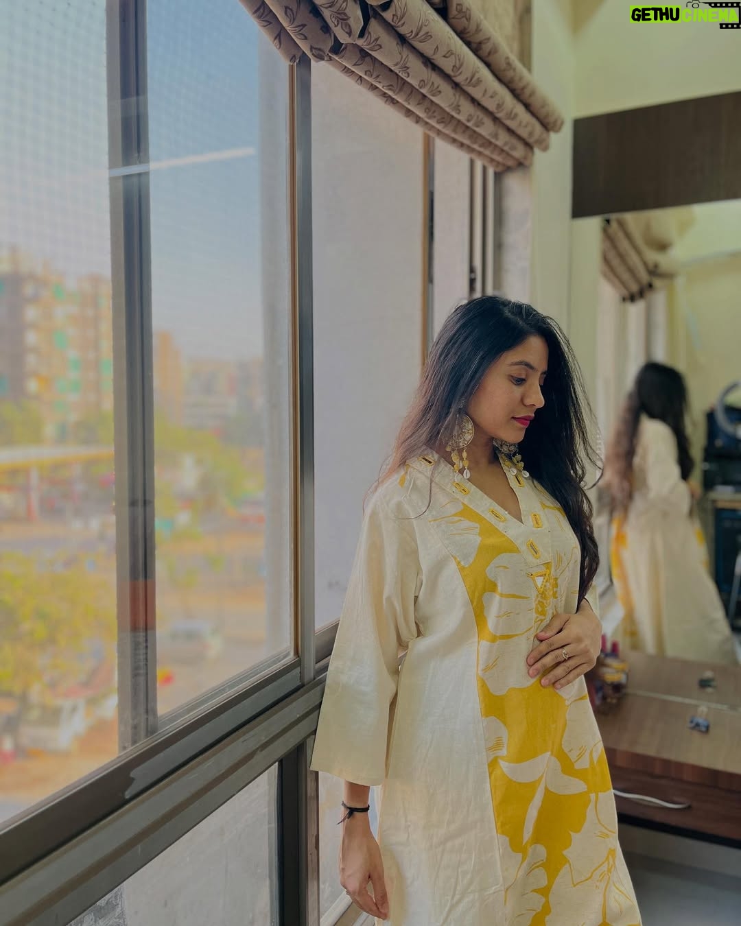 Shailu Mehta - 3 Likes - 🤍💛

.

.