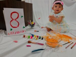 Shailu Mehta Instagram - Making memories with my little one at 8 months is simply priceless . . . 💕🎨
#sparshkipranshi😘♥️
.
.
#cute #instagram #womensfashion
