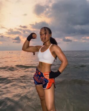 Shaina West Instagram - oooowweeee (in a romantic way) @combat.collective 

sunset Muay Thai on the beach was a beautiful way to end the day here in Phuket 😍🥊 

BTS and more training content on FanFix — link in bio!