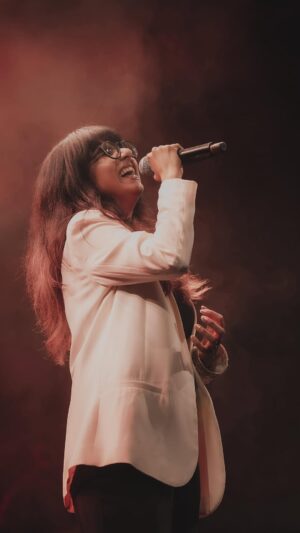 Shakthisree Gopalan Instagram - Massive thank you to this incredible team for coming together to make magic on stage✨ @bhuvanesh_keys @joshuasatya @carlthebass @davidthejoseph @nikhilramtp @blurry_sounds @soundzgood.in @komallnair and our special guest @maathanmj - in awe of the sheer talent, generosity and love of these stellar humans✨Big love & respect ❤️
And to our amazing audience - thank you for bringing your love, energy & open hearts. Thank you for making our evening in Calicut special 🤍✨
Big shout out and special thanks to @irshad_pklr_ and team at @i_films.in for capturing these moments and special memories!
Thank you @mavelicuz for having us open the festival 🌼
#shakthisreegopalanlive #calicut2025 #happyonam2025