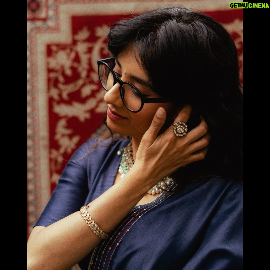 Shakthisree Gopalan - 215.1K Likes - Happy Onam!🦋
Shot by: @j_suryaaa
Styling: @by_sarana
Wearing: @vinusto
Jewellery: @aaranyarentaljewellery
Hair: @ganesh_hair_architect
.
#onam2025 #jinguchaa