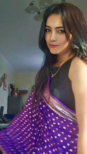 Shalini SJ Instagram - Song ...🥰🥰🥰🥰🥰

#dq #malayalamsongs #cinema