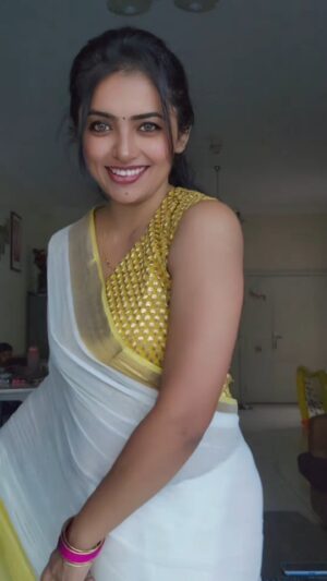 Shalini SJ Instagram - My saree..🥰🥰🥰🥰

Costume : @thamara_designs

#sᴀʀᴇᴇʟᴏᴠᴇ #trending #onam2025🏵️🌼 #botiquecollection #modeling