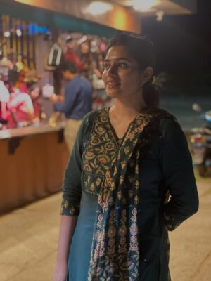 Shambhavy gurumoorthy Instagram - Embracing little joys ✨🤗❤️

#samandprasi #trend #trending #insta #instapic #instadaily #thursday #happiness #happy #me #selflove #divine #isha #ishayoga #bliss #candid #candidphotography #ottd #smile #enjoyyourlife