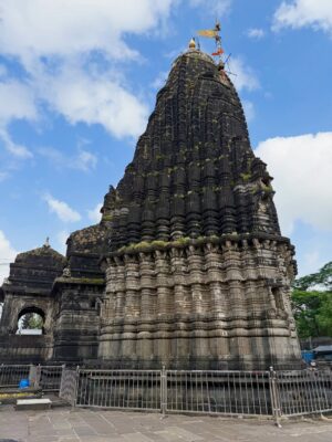 Shamita Shetty Instagram - Beautiful 2 days spent visiting Saptashrungi Devi temple, Shirdi and Triyambakeshwar ❤️🧿🙏🏻
#love #gratitude