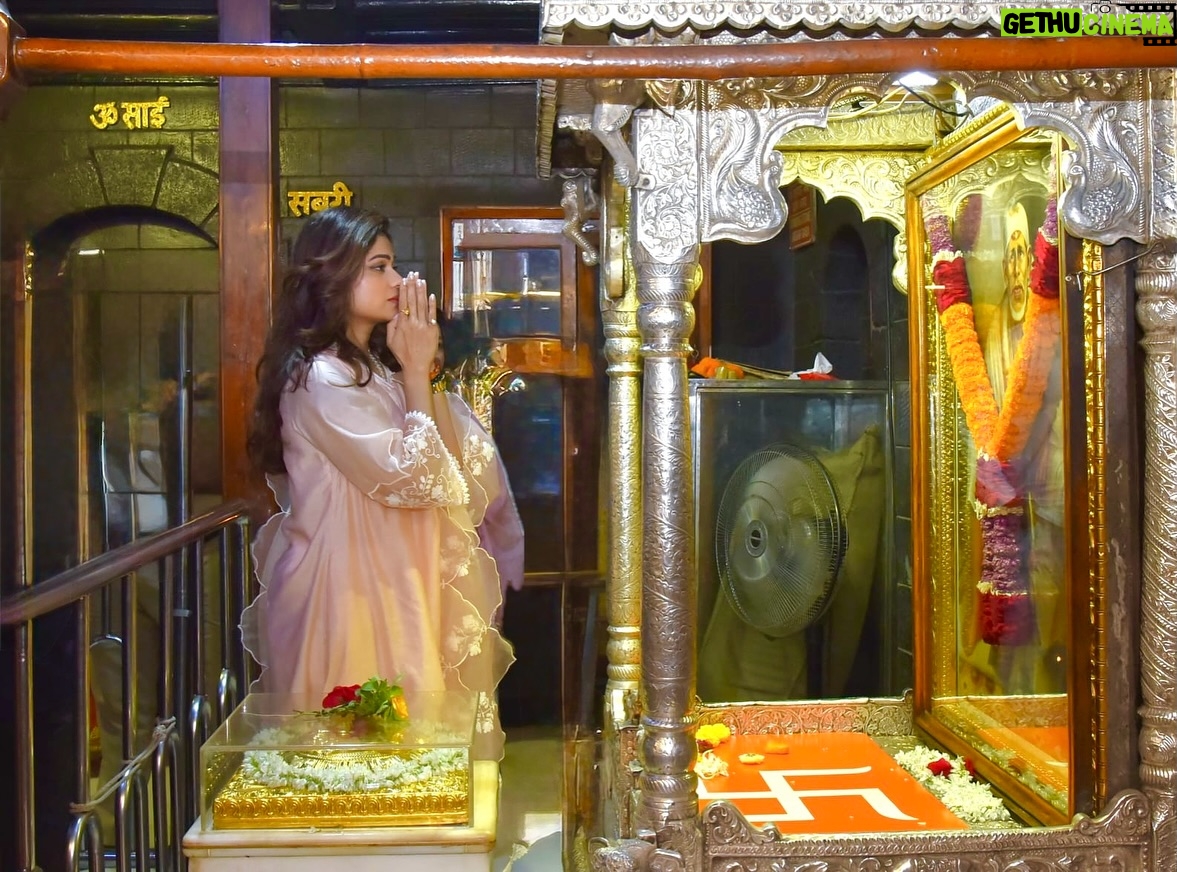 Shamita Shetty - 191.7K Likes - Beautiful 2 days spent visiting Saptashrungi Devi temple, Shirdi and Triyambakeshwar ❤️🧿🙏🏻 

#love #gratitude