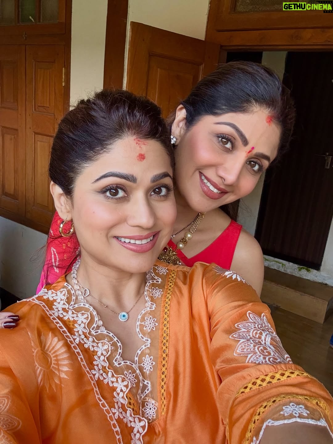 Shamita Shetty - 191.7K Likes - Beautiful 2 days spent visiting Saptashrungi Devi temple, Shirdi and Triyambakeshwar ❤️🧿🙏🏻 

#love #gratitude