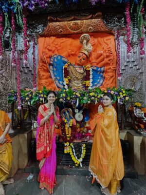 Shamita Shetty Instagram - Beautiful 2 days spent visiting Saptashrungi Devi temple, Shirdi and Triyambakeshwar ❤️🧿🙏🏻
#love #gratitude