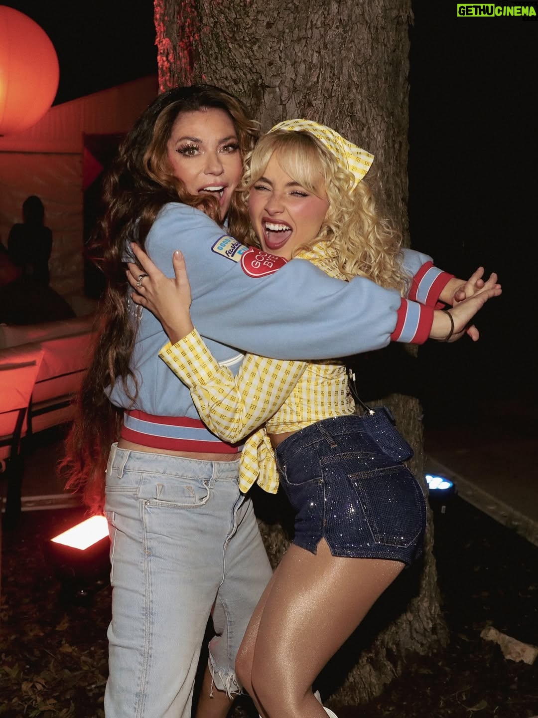 Shania Twain - 162.4K Likes - It’s like Loretta and Dolly except it’s SHANIA & SABRINA 💖