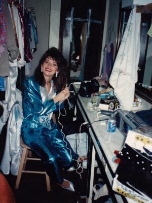Shania Twain Instagram - Happy birthday to me! How can I be 60? So glad to have kept some photos from this time in the 80s when I had no idea what was ahead of me and Shania f**king Twain didn’t exist yet 😂 

I can’t begin to explain how grateful I am for the life that i have. For my family, friends, fans and the inspiration I get from all of you ❤️

I’ve tried to stay true to myself along the way and that’s my intention moving forward into the next chapter.