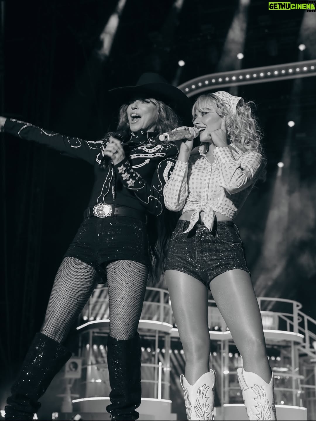 Shania Twain - 162.4K Likes - It’s like Loretta and Dolly except it’s SHANIA & SABRINA 💖