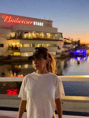 Shania Twain Instagram - A cute trip to Toronto 🇨🇦❤️ Shooting something fun, seeing a few friends and catching @shawnmendes’ show at the @budweiserstage - I haven’t been here since my Queen Of Me tour in 2023! Just two Canadians, in Canada, having a big Canadian party!