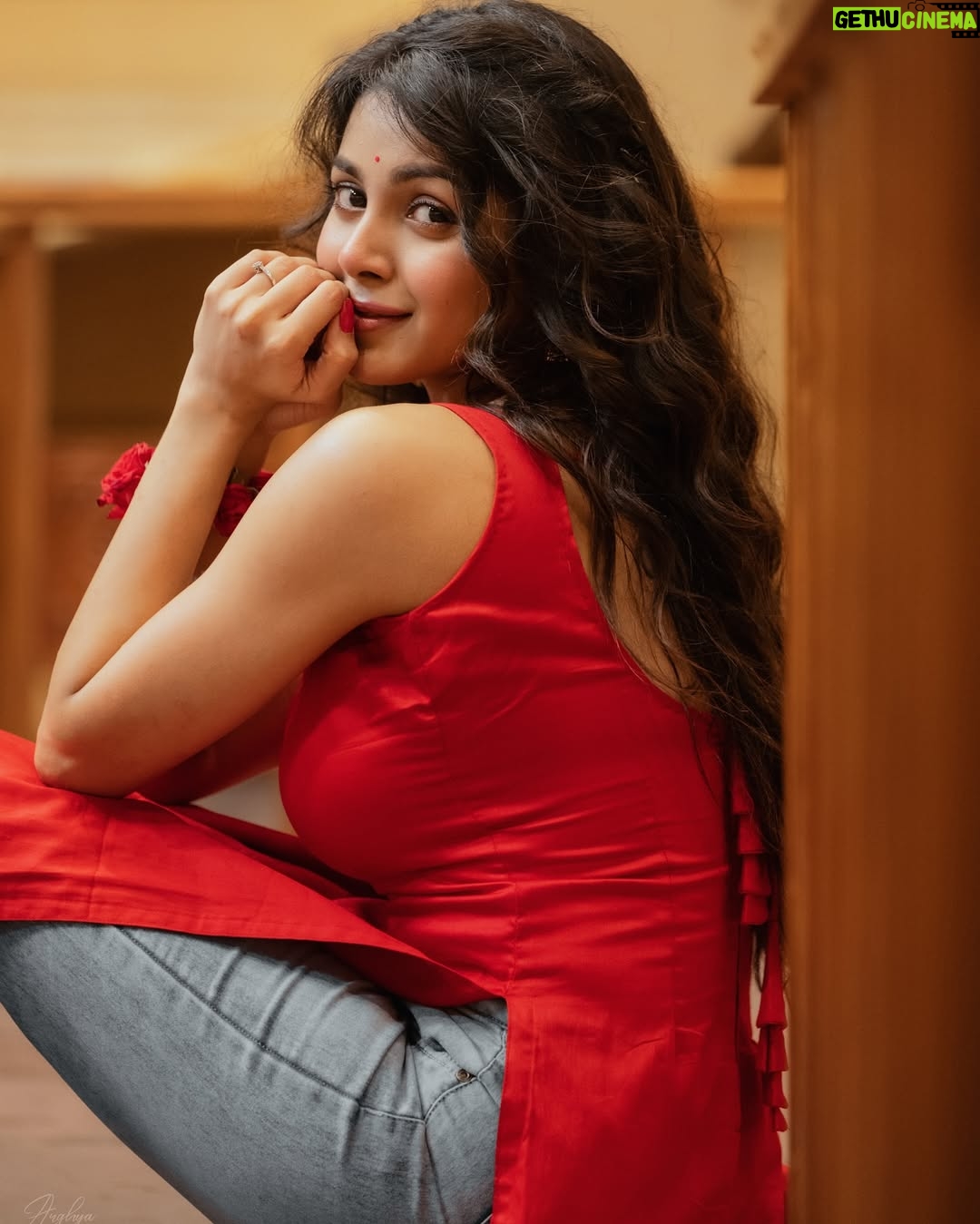 Sharly Modak - 56.2K Likes - A casual day❤️ 
@arghyas._.photography 📸
