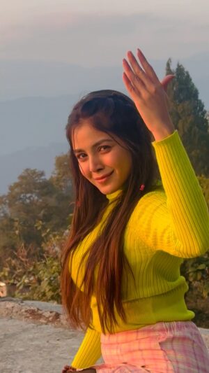 Sharly Modak Instagram - Because homecoming is always special ❤️❤️❤️❤️❤️
#positivity #actor #selflove #jalpaiguri #karseoung #homecoming