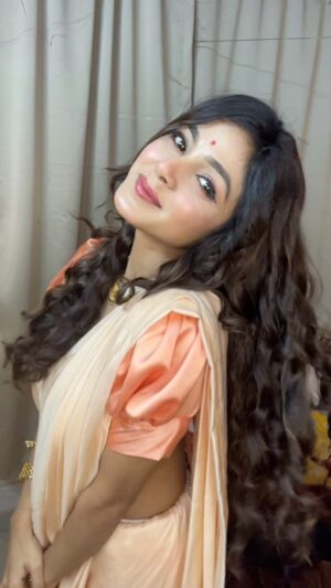 Sharly Modak Instagram - That Tamil touch 💛💛🧡🧡
