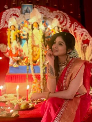 Sharly Modak Instagram - Shuvo saptami 🙏🏻🙏🏻❤️