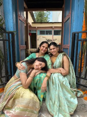 Sharvari Wagh Instagram - बाप्पा मोरया! 😁✨
Happy Ganesh Chaturthi ~ श्री गणेश चतुर्थीच्या हार्दिक शुभेच्छा 🙏🏻🌼
Always my happpppiiessst during this time of the year!
May your days too be filled with love, laughter & lots of modaks!