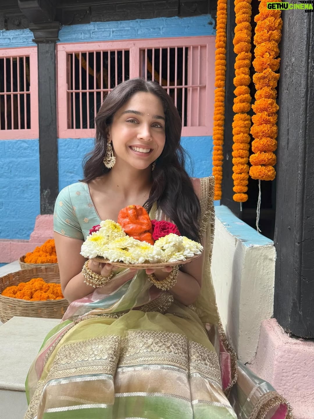 Sharvari Wagh - 748.2K Likes - बाप्पा मोरया! 😁✨
Happy Ganesh Chaturthi ~ श्री गणेश चतुर्थीच्या हार्दिक शुभेच्छा 🙏🏻🌼
Always my happpppiiessst during this time of the year!
May your days too be filled with love, laughter & lots of modaks!