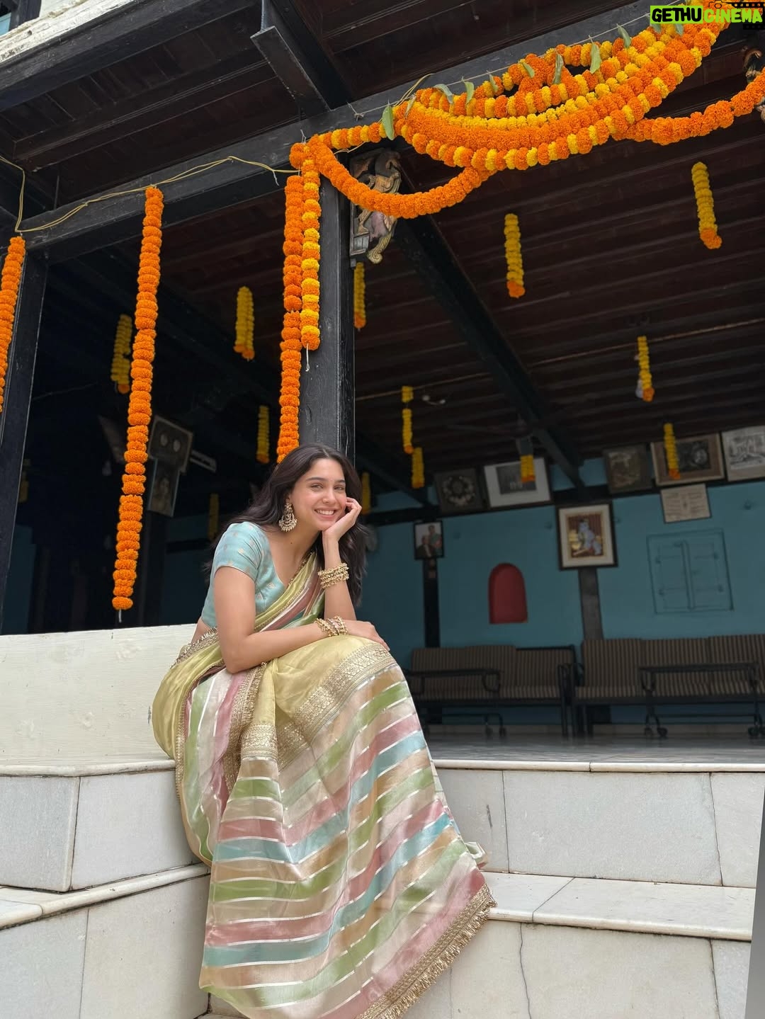 Sharvari Wagh - 748.2K Likes - बाप्पा मोरया! 😁✨
Happy Ganesh Chaturthi ~ श्री गणेश चतुर्थीच्या हार्दिक शुभेच्छा 🙏🏻🌼
Always my happpppiiessst during this time of the year!
May your days too be filled with love, laughter & lots of modaks!