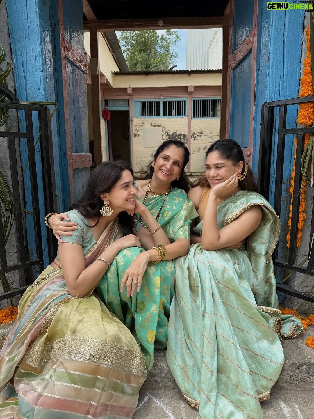 Sharvari Wagh - 748.2K Likes - बाप्पा मोरया! 😁✨
Happy Ganesh Chaturthi ~ श्री गणेश चतुर्थीच्या हार्दिक शुभेच्छा 🙏🏻🌼
Always my happpppiiessst during this time of the year!
May your days too be filled with love, laughter & lots of modaks!