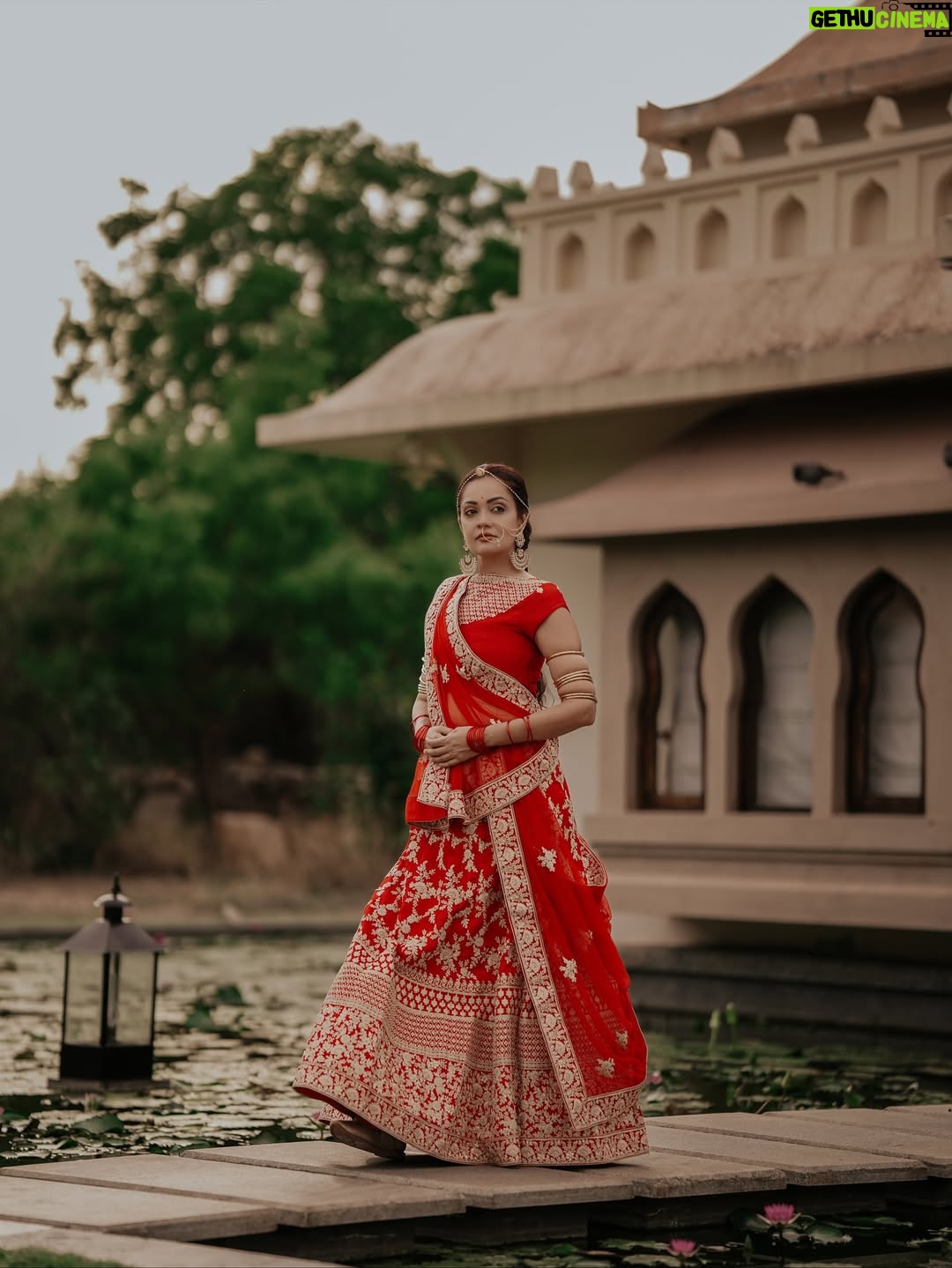 Sheena Chohan - 1.3K Likes - One of the characters who has truly inspired me is Jodha — her strength, grace, and story fuel my love for creating characters. Shot this photo story amidst the timeless palaces of @evolvebackhampi , where every stone whispers tales of two eras, two stories that live on. 

🌿✨ #CharacterInspiration #HampiDiaries #HistoricalBeauty #JodhaVibes

Shoot Team: 🎬
Location: @evolvebackhampi @evolvebackresorts 
Hair and Mkup: @rishi_shades_shapes 
Photo/ Videographer: @hm_weddingphotography @hm_weddingphotography 
Creative manager: @aamithshetty 
Stylist: @vinaa_shankar 

#evolvebackresorts #HampiDiaries #CulturalOdyssey #SoulfulIndia #IncredibleIndia #TravelWithSheena #Sheena #SheenaChohan #sheenachohan #sheena #reels #actress #instagram #travel #travelgram
