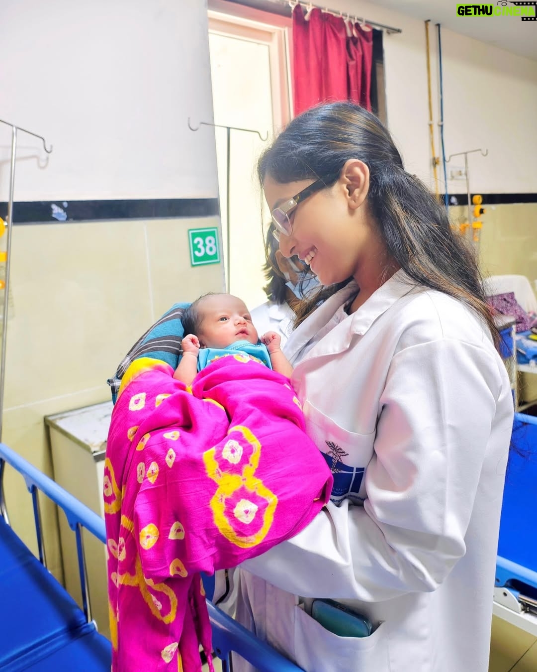 Sheetal Patra - 42.6K Likes - 13th May 2025 – Gynaecology Ward
Today wasn’t just another clinical posting, it was a quiet reminder of why I always wanted to be a doctor.
While we were taking history, we found A complicated case, ethically and emotionally. A baby girl born, rh incompatibility case…but beyond the diagnosis lay a deeper truth, a family caught in the bias! 

Our Ma’am, the doctors, nurses, medical staffs of @hi_tech.hospital counselled them with empathy and strength. Because being a doctor is more than just treating bodies….it’s about breaking patterns, healing mindsets, and standing beside what’s right.

And in the midst of all this, I held a tiny life in my arms. Eyes full of innocence, unaware of the world’s biases… yet already stronger than she knows! ❤️

And in the smile that she gave me, I found a silent strength that words can’t describe!!