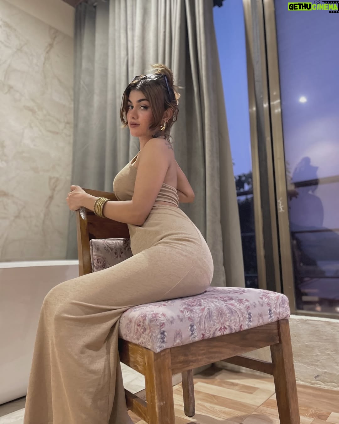 Shefali Bhavsar - 5.2K Likes - She’s whiskey in a teacup 🤎 ✨☁️🍪🧸
