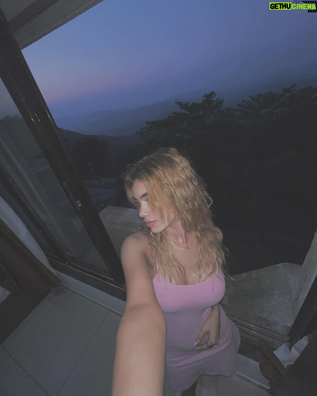 Shefali Bhavsar - 5.6K Likes - On a date with mountains..🏔️