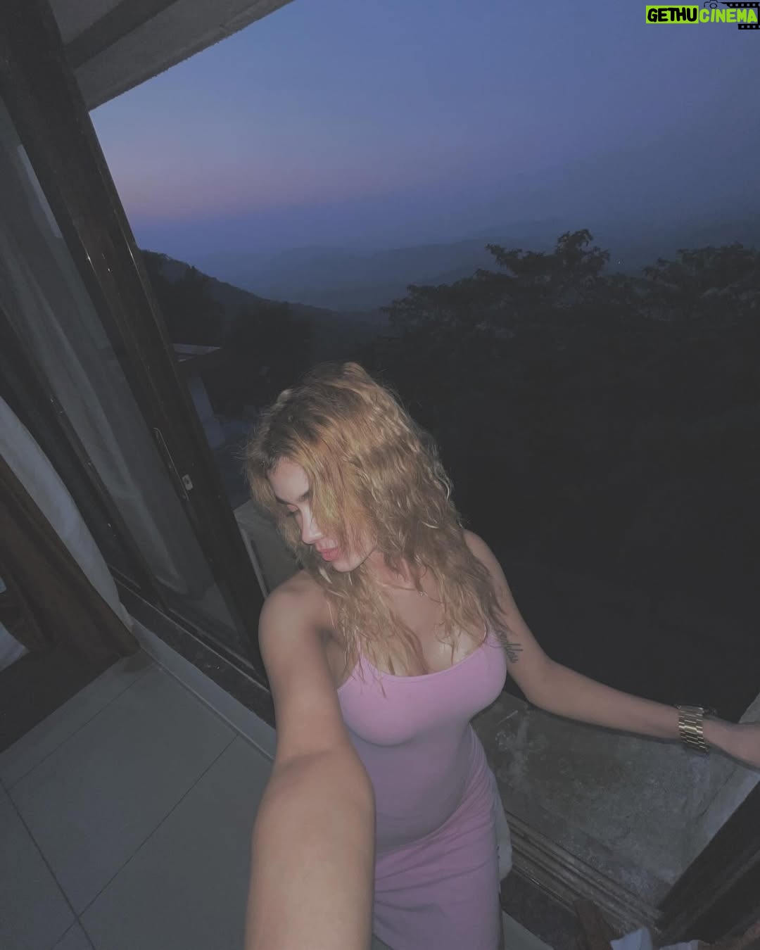 Shefali Bhavsar - 5.6K Likes - On a date with mountains..🏔️