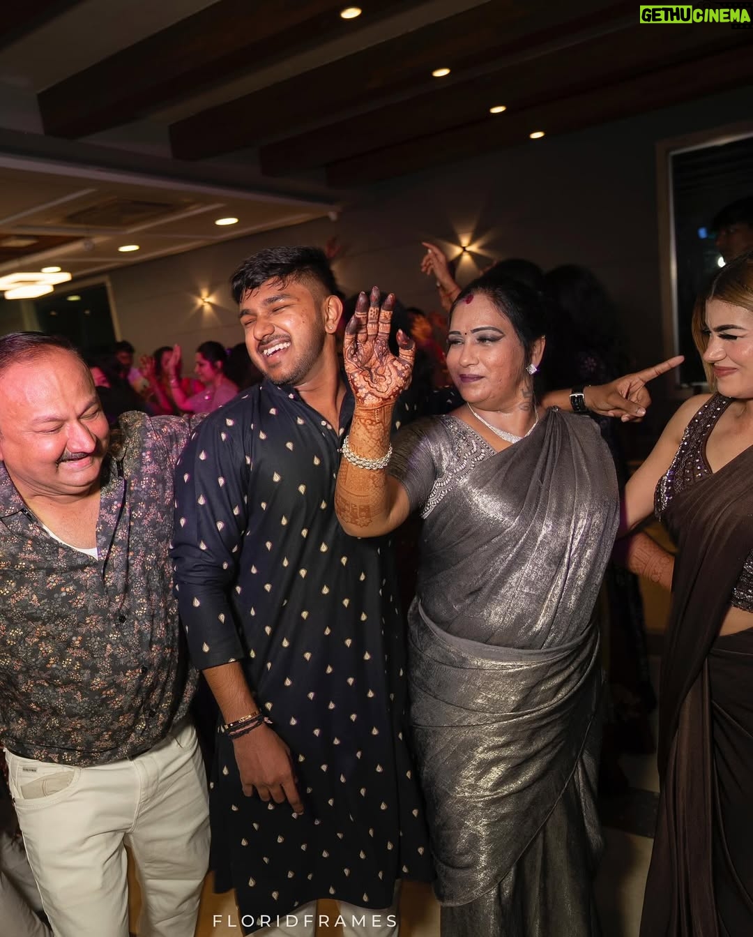 Shefali Bhavsar - 2.3K Likes - Tum ho toh main hoon ❤️🫂
.
.
#family#goodvibesonly