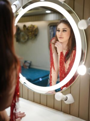 Shefali Jariwala Instagram - Vanity diaries ❤️
#backstagesecrets 
.
.
.
📸 @harajproductions 
MUA @makeup.yasmin 
Managed by @farukh.shaikh 
.
.
.
#delhi #gigtime #showtime #performance #shefalijariwala #wednesdaylove #instalike #backstage #backstagelife
